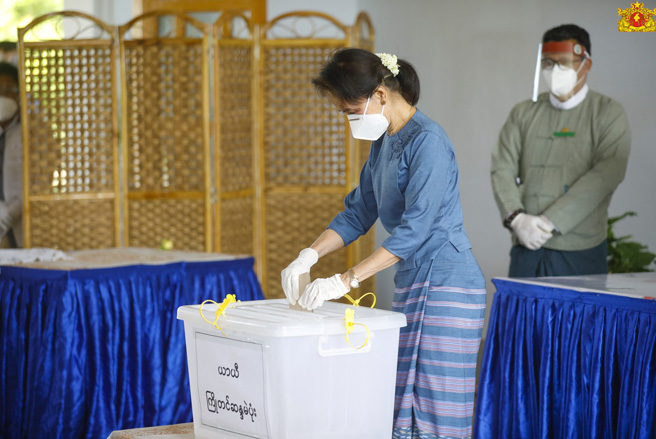  Suu Kyi Expected To Win Myanmar Polls Despite Fading Lustre