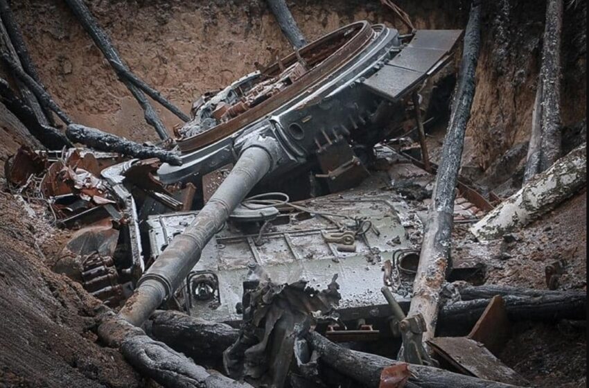 Remains of a Russian tank destroyed by Ukrainian forces. (Photo: @DefenceU)