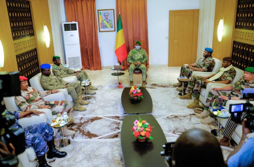 Mali’s interim president, Assimi Goïta, (centre) recently met with Gen. Salifou Modi (left) who is one of the military leaders who ousted the president of Niger last week. Credit: Office of the President of Mali