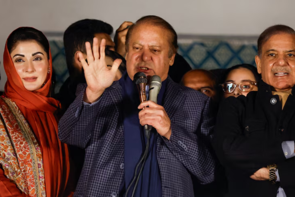  Pakistan: Nawaz Sharif Courts PTI Independents, Urges Participatory Government