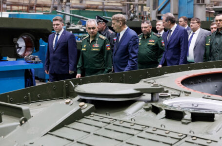 Build More Tanks, Russian Defence Minister Tells Workers