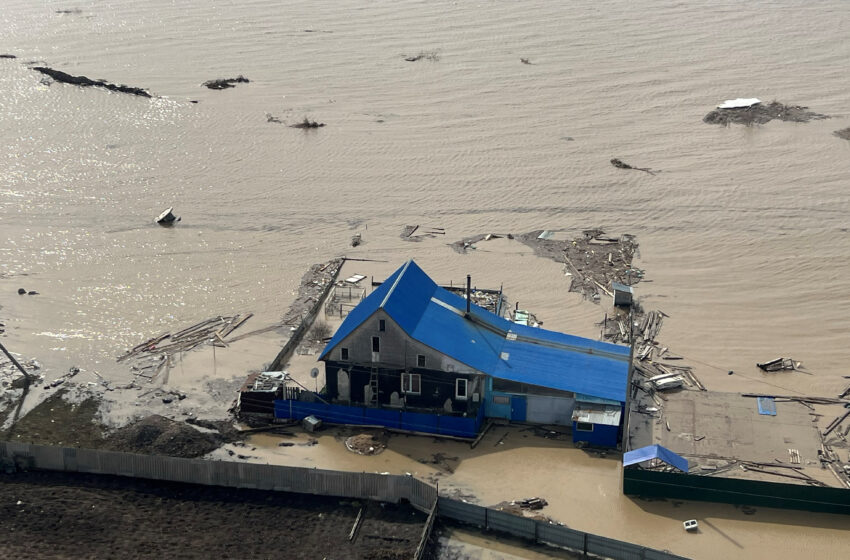  Kazakhstan, Russia: Floods Threaten Oil Infrastructure, Thousands Flee