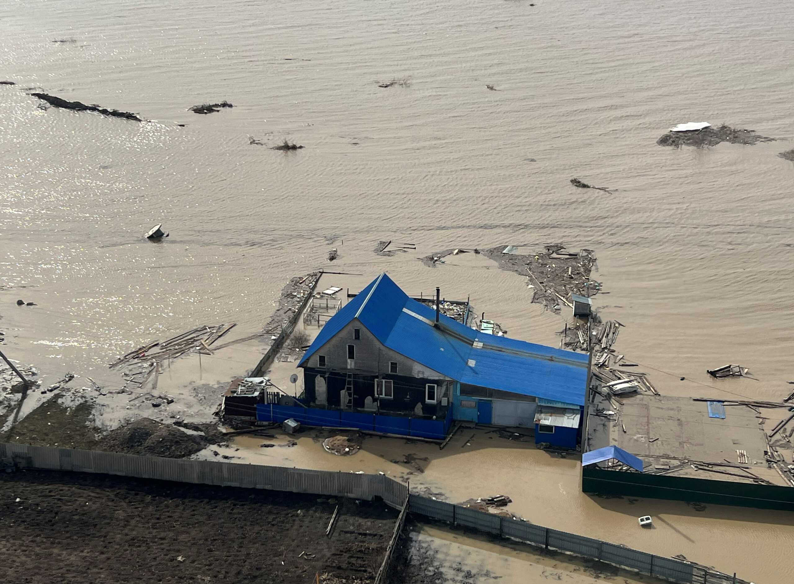 Kazakhstan, Russia: Floods Threaten Oil Infrastructure, Thousands Flee