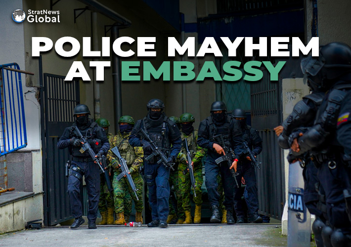  Caught On Camera: Ecuador Police Raid On Mexican Embassy