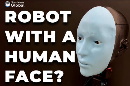 Emo, A Robot That Can Mimick Human Facial Expressions