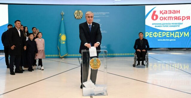 Kazakh President Kassym-Jomart Tokayev casts his vote during a referendum