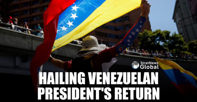 A supporter of Venezuela's opposition holds Venezuela's national flag while gathering with fellow supporters ahead of President Nicolas Maduro's inauguration for a third term, in Caracas, Venezuela January 9, 2025. REUTERS/Leonardo Fernandez Viloria