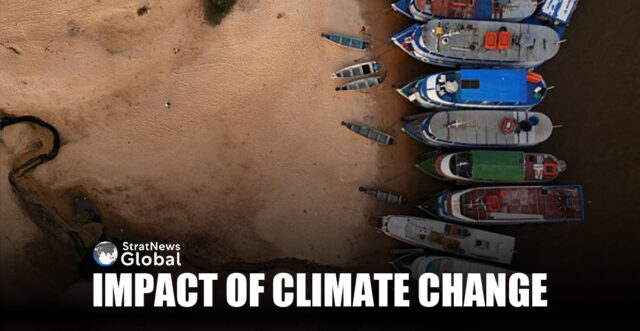 A drone view shows moored boats at the dry banks of Rio Amazonas during a drought in Santarem, Para state, Brazil October 8, 2024. REUTERS/Amanda Perobelli/File photo