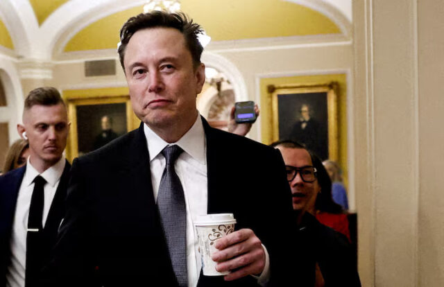 6GVIRNP2VJK7HJC6KHQH76Z7II Elon Musk walks on Capitol Hill on the day of a meeting with Senate Republican Leader-elect John Thune (R-SD), in Washington, U.S. December 5, 2024. REUTERS/Benoit Tessier/File Photo