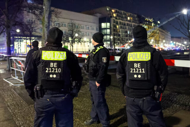 75352BDFX5KUZME3Y3EVMC3E34 Police officers stand guard after a suspected knife attack at the Holocaust Memorial, according to local media, in Berlin, Germany, February 21, 2025. REUTERS/Fabrizio Bensch/File Photo