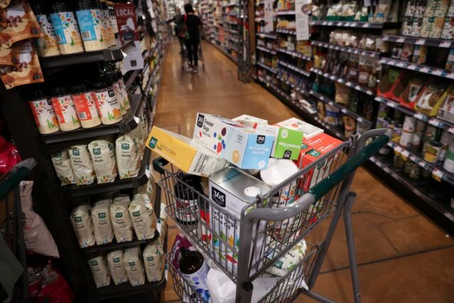 OC2FZ3NJCZPGNGINAWXLO7DAH4 A shopping cart is seen in a supermarket as inflation affected consumer prices in Manhattan, New York City, U.S., June 10, 2022. REUTERS/Andrew Kelly/File Photo