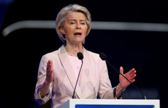 European Commission President Ursula von der Leyen attends the congress of the European People's Party (EPP), in Valencia, Spain April 29, 2025. REUTERS/Eva Manez
