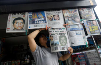 A newspaper seller arranges newspapers reporting the El Paso, Texas, US, arrest of Mexican drug lord Ismael "El Mayo" Zambada and Joaquin Guzman Lopez, "El Chapo" Guzman's son, in Mexico City, Mexico July 26, 2024. REUTERS/Gustavo Graf/File Photo