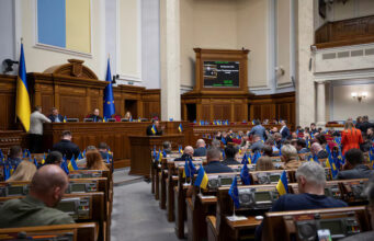 Ukrainian lawmakers discuss ratifying the deal with the United States about mineral resources during a session of parliament, amid Russia's attack on Ukraine, in Kyiv, Ukraine May 8, 2025. REUTERS/Andrii Nesterenko/File Photo