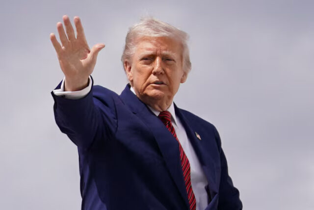 TTWD4VXU6NIYTGK27TOBW5OAE4 US President Donald Trump boards Air Force One as he departs for New Jersey, at Joint Base Andrews, Maryland, US, May 23, 2025. REUTERS/Nathan Howard/File Photo