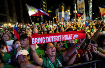 Supporters of the arrested former Philippine President Rodrigo Duterte chant his name during a solidarity rally on his birthday, in Davao City, Philippines, March 28, 2025. REUTERS/Eloisa Lopez/File Photo