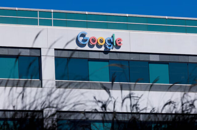 6ZP7FDFFKFIFLAUEEDE257YUCI The logo of Google is shown on a building in San Diego, California, US, October 9, 2024. REUTERS/Mike Blake/File Photo