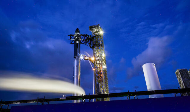 35F4S22GJNPNBBODQ2AF7OTSVE Technicians work from a lift bucket before sunrise as preparations to launch a SpaceX Starship spacecraft continues, at the company's complex in Starbase, Texas, U.S., August 25, 2025. REUTERS/Steve Nesius