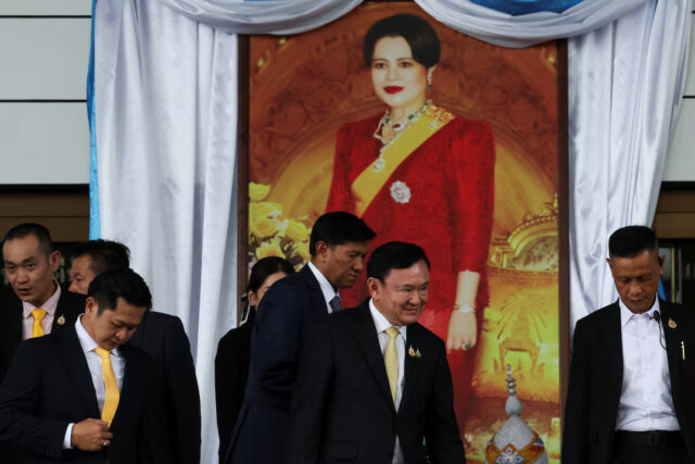 5XUSHEEBXVM7NPZQEVBMUSXDUU Former Thai Prime Minister Thaksin Shinawatra leaves after a Thai criminal court cleared him of charges in a lese majeste case, also known as a royal insult case, under Section 112 of Thailand's Criminal Code, stemming from a 2015 interview he gave while in South Korea during his long stint in self-imposed exile, in Bangkok, Thailand, August 22, 2025. REUTERS/Chalinee Thirasupa