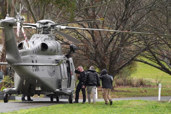 Australia manhunt