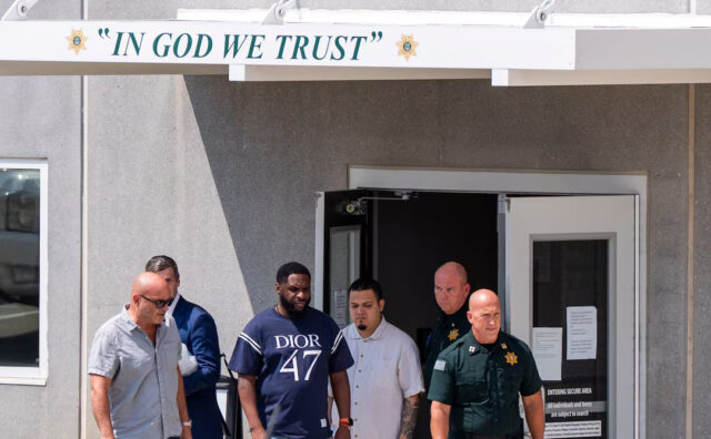 MCXQPMNPDBK2VFYFHATLCL6SMU Kilmar Abrego Garcia walks after he has been released from the Putnam County Jail in Cookville, Tennessee, US
