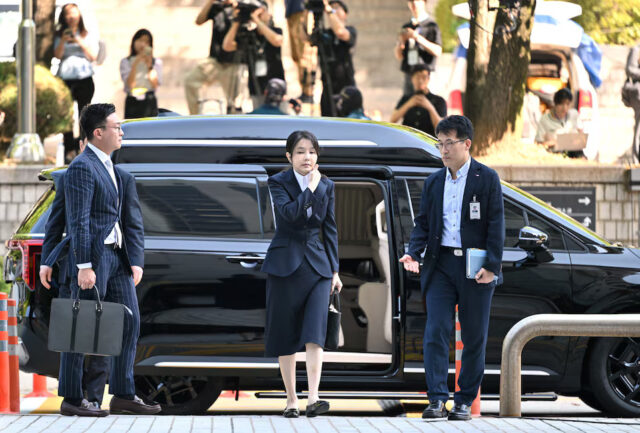 MWTYIVGF7ZNQFG3Q5GW2EUGYQI South Korea's former first lady Kim Keon Hee, wife of impeached former president Yoon Suk Yeol, arrives at a court to attend a hearing to review her arrest warrant requested by special prosecutors at the Seoul Central District Court, in Seoul, South Korea August 12, 2025. JUNG YEON-JE/Pool via REUTERS/File Photo