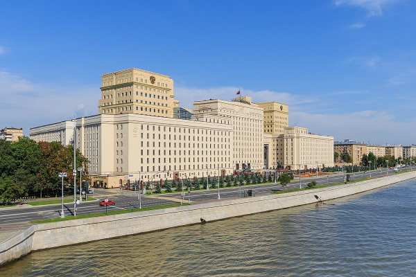 Moscow_Frunzenskaya_Embankment_at_Pushkinsky_Bridge_08-2016 (1)