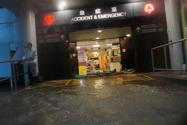 NQDJW3FRXNLWDI5WZ5CM4XOSTU A view of the flooded accident and emergency department of a hospital during heavy rains, in Hong Kong, China, August 5, 2025. REUTERS/Lam Yik/File Photo