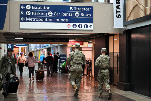 Q5VXOBFINJKVTJLFUIFASH3WCI U.S. National Guard members patrol inside Union Station, after U.S. President Donald Trump deployed National Guard and ordered an increased presence of federal law enforcement to assist in crime prevention, in Washington, DC, U.S., August 21, 2025. REUTERS/Annabelle Gordon/File Photo