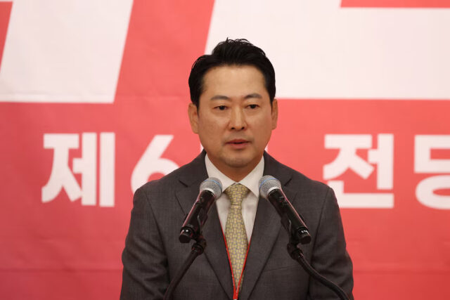 RDDHB2WXEBI5ZA23JKJPTMHYEU Jang Dong-hyeok, the newly elected leader of the main opposition People Power Party speaks during the final round of its convention in Seoul, South Korea, August 26, 2025. REUTERS/Kim Hong-Ji