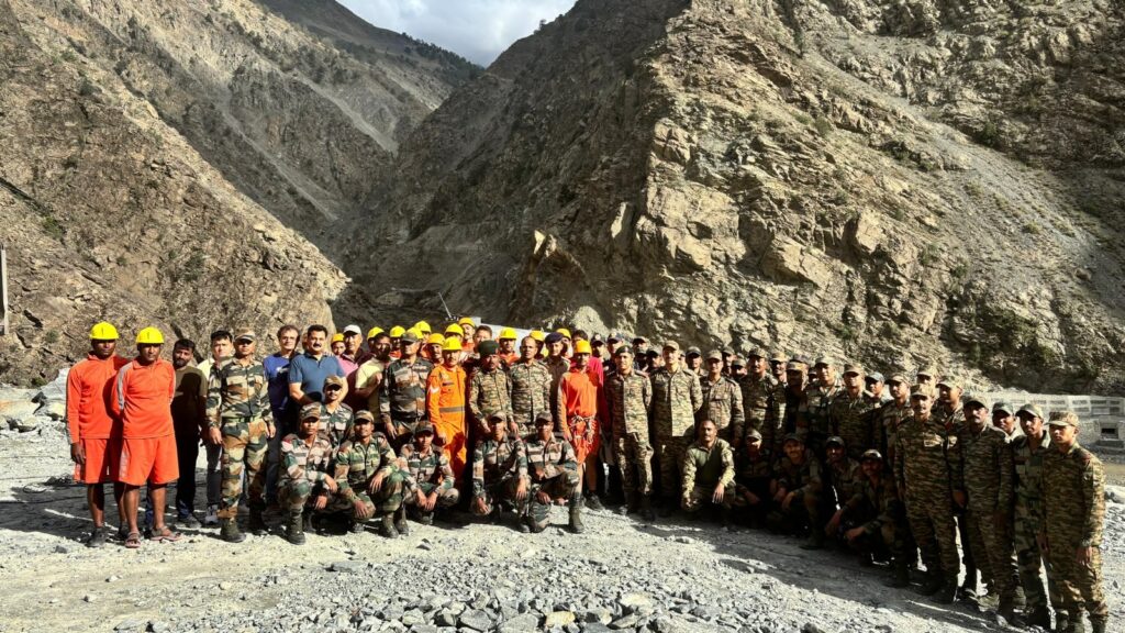 After a grueling 44 hrs operation battling darkness, fierce currents & unstable terrain, Surya Warriors of Tripeaks Brigade safely rescued all four civilians stranded across Sutlej River due to flash floods in Hojis Lungpa Nala on the night of 13 August 25.