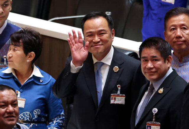 6L37R2IOYNPJ3NPWXXONVPYHGU Bhumjaithai Party leader Anutin Charnvirakul gestures after he was elected Thailand's new prime minister at the parliament, following the Constitutional Court's removal of Prime Minister Paetongtarn Shinawatra from office for an ethics violation, in Bangkok, Thailand, September 5, 2025. REUTERS/Chalinee Thirasupa
