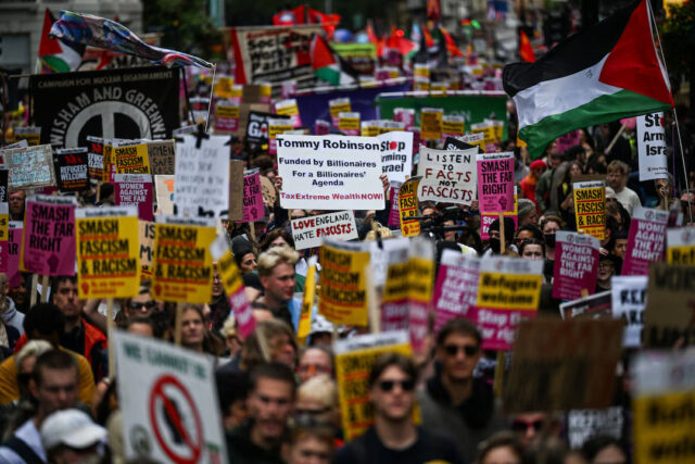 BFL4UNCWPBMWTIGOJSUSQVRGGA Members of the campaign group, Stand Up to Racism, demonstrate against a rally organised by the British anti-immigration activist Stephen Yaxley-Lennon, also known as Tommy Robinson, in London, Britain, September 13, 2025. REUTERS/Chris J. Ratcliffe