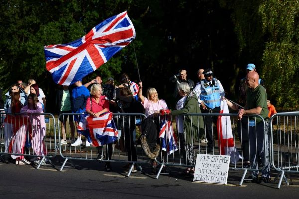 Britain Farage deportation plan