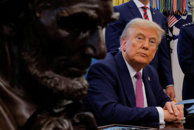 GB2KKMHE4BO5BL2NRN52TSHTMI U.S. President Donald Trump speaks with the media with the bust of Abraham Lincoln in the foreground, in the Oval Office, at the White House in Washington, D.C., U.S., September 5, 2025. REUTERS/Brian Snyder