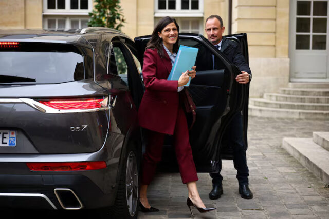 3KUJGXMQUVMSZECGS5IEGZB5LI French newly appointed Junior Minister for Francophonie, International Partnerships and French People Abroad Eleonore Caroit arrives for a working meeting with French newly appointed Prime Minister Sebastien Lecornu and members of the new governement, at the Hotel Matignon in Paris, France, October 13, 2025. REUTERS/Sarah Meyssonnier