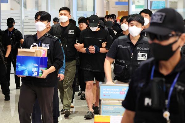 Korea South Koreans back from Cambodia