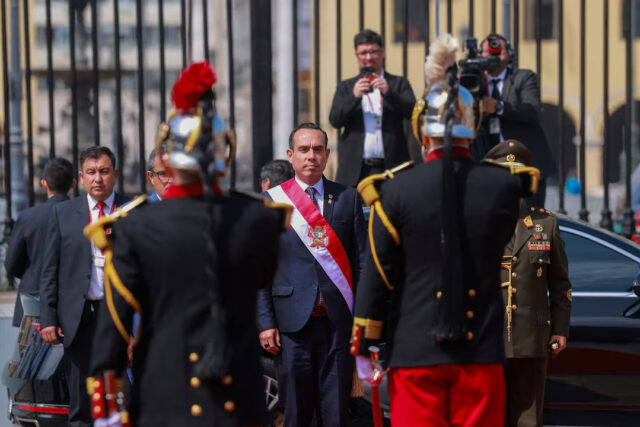 NM7Q74UU2RLHNLODEUFZ34YCDI Peru's new President Jose Jeri arrives at the presidential palace following his swearing-in ceremony in Congress, which voted unanimously to remove Dina Boluarte from office on grounds of moral incapacity, in Lima, Peru October 10, 2025. Jairo Diaz/Peru Presidency/Handout via REUTERS