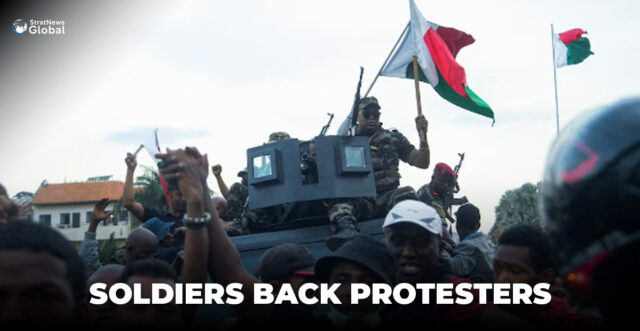 SOLDIERS BACK PROTESTERS