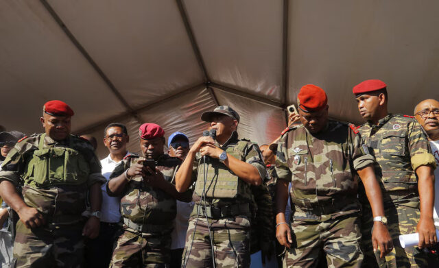 YW66COGNTJM2XODSPZPMKUMLZQ Colonel Michael Randrianirina addresses protesters gathered outside the town hall on Independence Avenue during a nationwide youth-led demonstration against frequent power outages and water shortages, in Antananarivo, Madagascar, October 14, 2025. REUTERS/Zo Andrianjafy