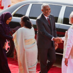 Maldives' President Mohamed Muizzu shakes hands with Indian Prime Minister Narendra Modi as First Lady of Maldives Sajidha Mohamed shakes hands with Indian President Droupadi Murmu during his ceremonial reception at the forecourt of India's Presidential Palace Rashtrapati Bhavan in New Delhi. REUTERS/Adnan Abidi