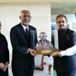 Maldives President Mohamed Muizzu paid homage to Mahatma Gandhi at Rajghat. (Courtesy: @MEAIndia via X)