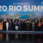 Turkish President Recep Tayyip Erdogan, Italy's Prime Minister Giorgia Meloni, Canada's Prime Minister Justin Trudeau, U.S. President Joe Biden, Prime Minister Narendra Modi, Brazil's President Luiz Inacio Lula da Silva, South Africa's President Cyril Ramaphosa, China's President Xi Jinping, Australia's Prime Minister Anthony Albanese and Colombia's President Gustavo Petro hold hands as they pose with other leaders for a group photo during the G20 summit at the Museum of Modern Art in Rio de Janeiro, Brazil, November 19, 2024. REUTERS/Ricardo Moraes