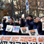 People take part in a rally to demand South Korean President Yoon Suk Yeol's removal from power, in Seoul, South Korea, December 4, 2024. REUTERS/Kim Soo-hyeon