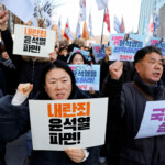 People take part in a rally to demand South Korean President Yoon Suk Yeol's removal from power, in Seoul, South Korea, December 4, 2024. REUTERS/Kim Soo-hyeon