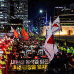 People protest during a candlelight vigil to condemn South Korean President Yoon Suk Yeol's surprise declarations of the failed martial law and to call for his resignation in Seoul, South Korea, December 5, 2024. REUTERS/Kim Kyung-Hoon