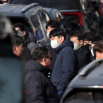 Police officers and investigators leave impeached South Korean President Yoon Suk Yeol's official residence, as investigators were unable to execute an arrest warrant on Friday for Yoon according to the Corruption Investigation Office for High-ranking Officials, in Seoul, South Korea, January 3, 2025. REUTERS/Kim Hong-Ji