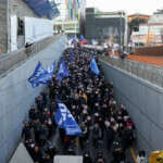 Anti-Yoon protesters march towards impeached South Korean President Yoon Suk Yeol's official residence, after investigators were unable to execute an arrest warrant on Friday for Yoon according to the Corruption Investigation Office for High-ranking Officials, in Seoul, South Korea, January 3, 2025. REUTERS/Kim Hong-Ji