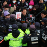 Anti-Yoon protesters clash with police officers as they march towards impeached South Korean President Yoon Suk Yeol's official residence, after investigators were unable to execute an arrest warrant on Friday for Yoon according to the Corruption Investigation Office for High-ranking Officials, in Seoul, South Korea, January 3, 2025. REUTERS/Kim Hong-Ji