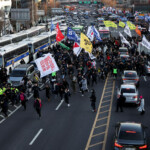 Anti-Yoon protesters block traffic as they march towards impeached South Korean President Yoon Suk Yeol's official residence, after investigators were unable to execute an arrest warrant on Friday for Yoon according to the Corruption Investigation Office for High-ranking Officials, in Seoul, South Korea, January 3, 2025. REUTERS/Kim Hong-Ji